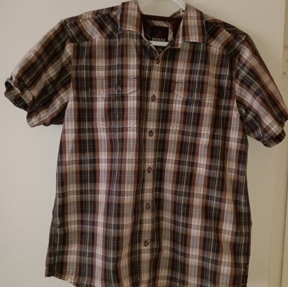Short sleeve plaid shirt